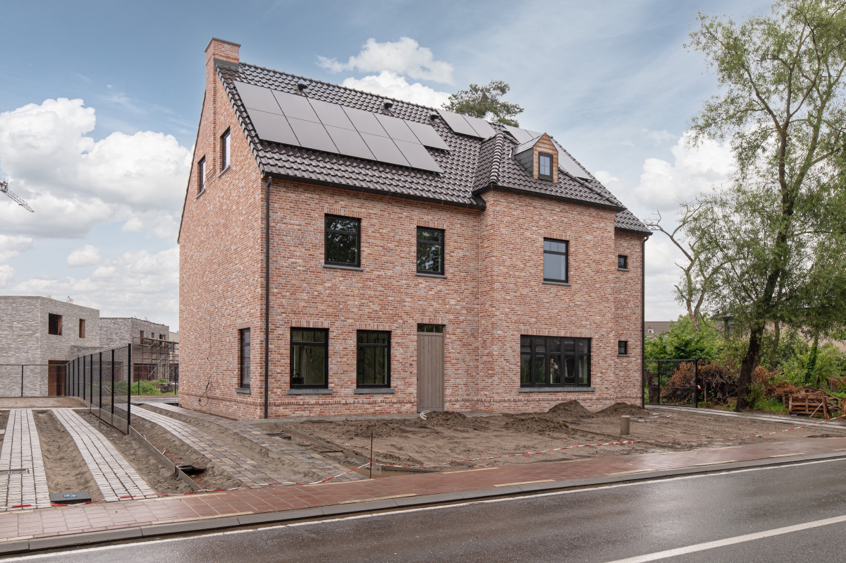 Bouwen van 8 hedendaagse BEN-woningen