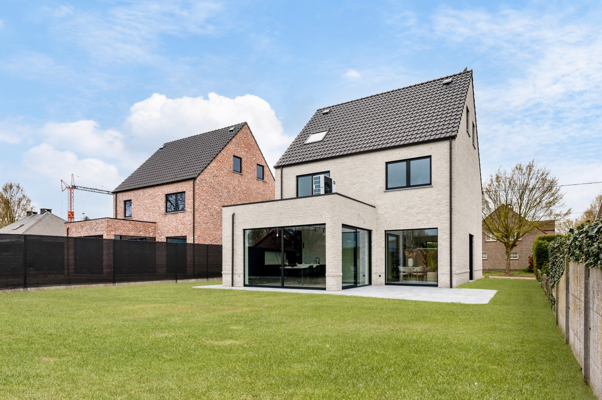 Unieke landelijk moderne CO&sup2; neutrale A+ villa met 5 slpk