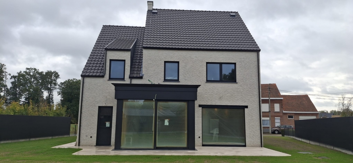 BINNENKORT TE KOOP &ndash; LANDELIJKE MODERNE NIEUWBOUWWONING