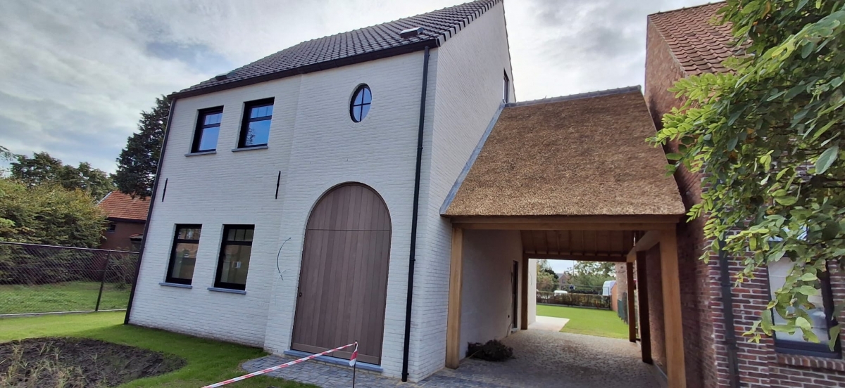 ZEER BINNENKORT TE KOOP &ndash; LANDELIJKE MODERNE NIEUWBOUWWONING